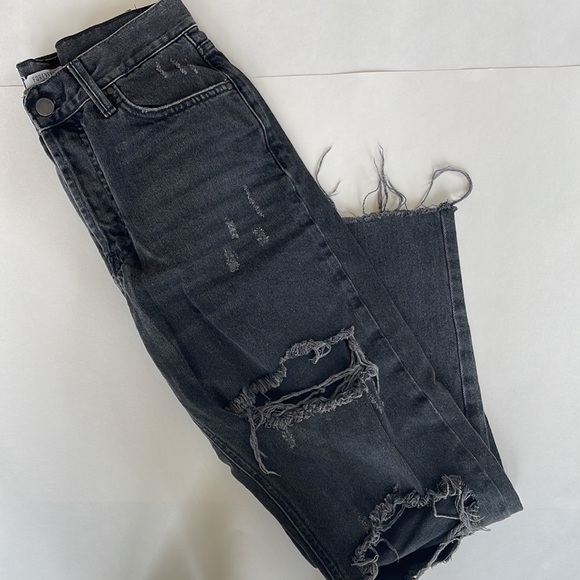Forever 21 Black Distressed/Ripped Straight Leg Jeans Size Small - Picture 3 of 5